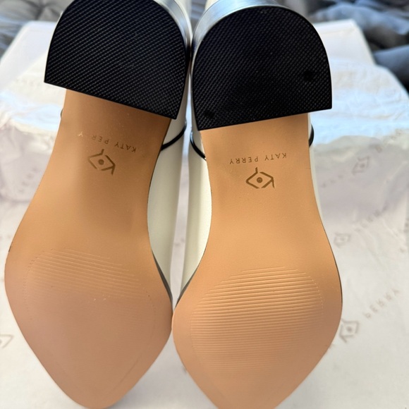 Katy Perry Zaina Western Cowboy White Embroidered Boots.
Size 9.5 - Picture 4 of 5